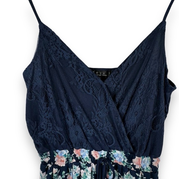 4 for $40 SALE! Francesca's Coll. Lace V Neck Floral Mini Dress, Navy, Size L - Picture 5 of 16